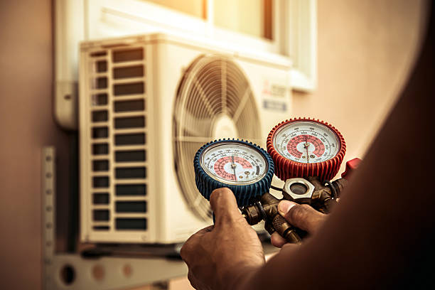 Professional Hvac technician working in Rock Island, IL